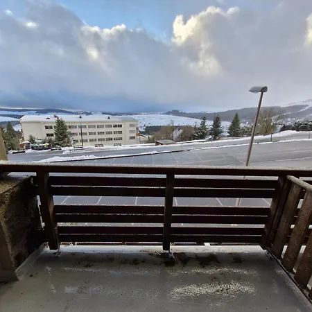 Spacieux Avec Terrasse Et Garage, Acces Piscine - Fr-1-814-88 Super Besse